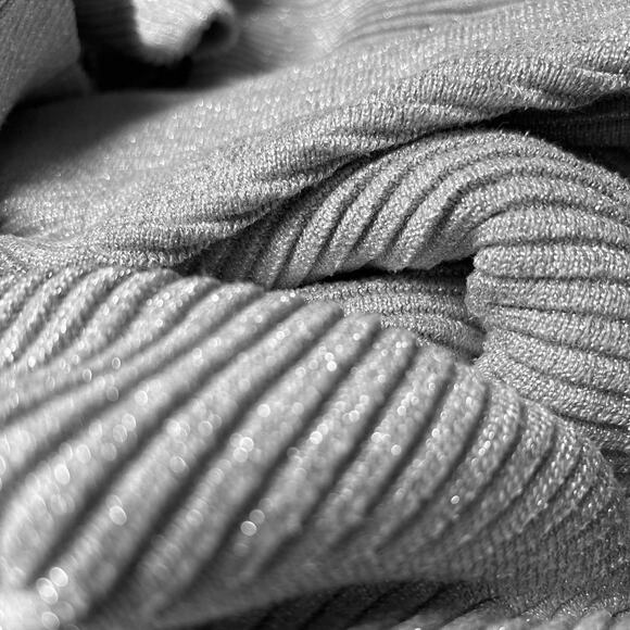 H&M Silver Metallic Gray Knit Turtleneck Oversized Pullover Sweater Top Size L - Picture 3 of 7